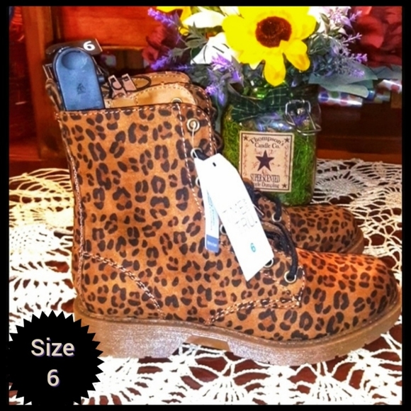 🆕️LAST SIZE 6🖤NWT LEOPARD PRINT HIKING BOOT🖤 - Picture 3 of 13